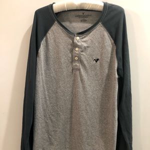 American Eagle men’s long-sleeved shirt